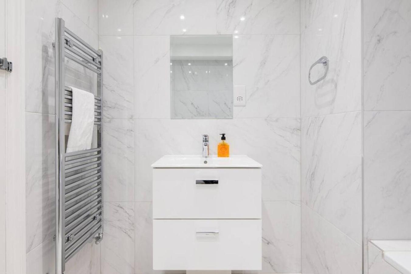 Апартаменты Steps From Hyde Park 2Br 2Bath Sleeps 6 Лондон Экстерьер фото